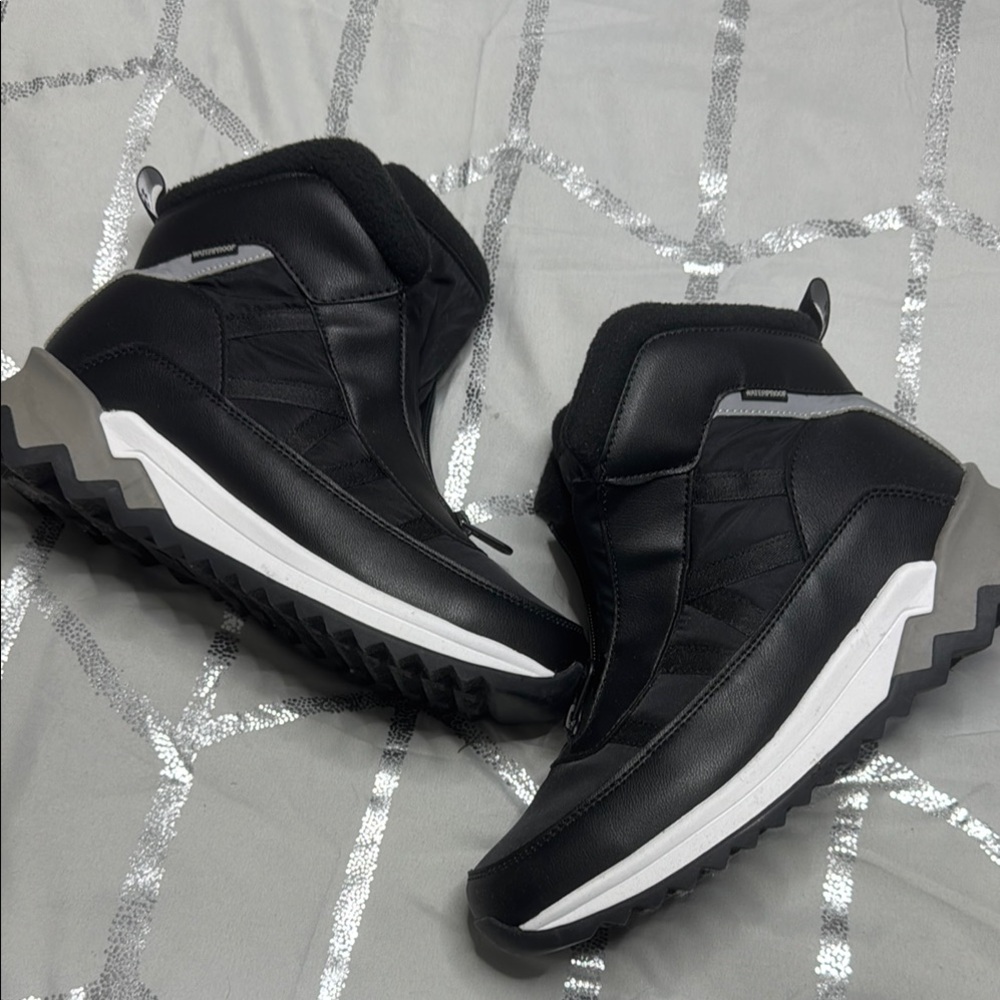 Cougar Black and White Winter Boots with Textured Upper